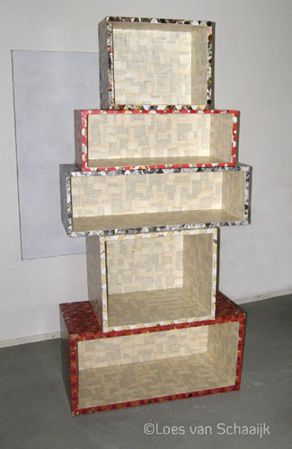 Boekenkast collage op honingraatkarton maten varirend van 46-115 cm 2010